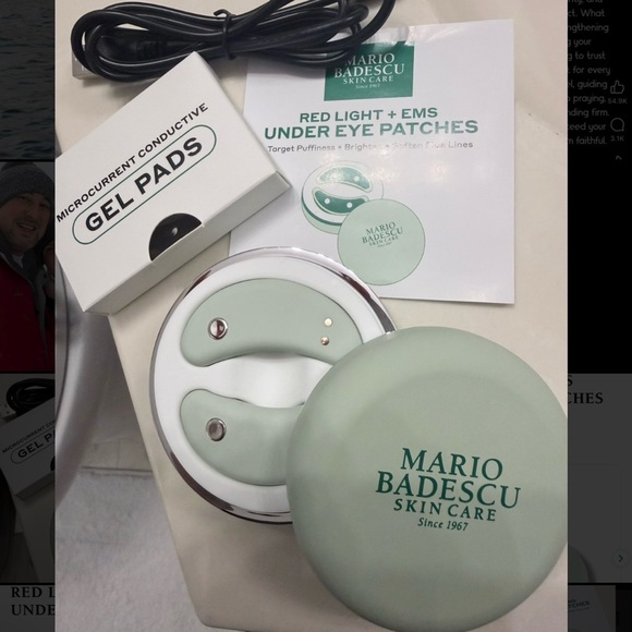 Mario Badescu Red Light + EMS Under Eye Patches - White and Red - Picture 3 of 4